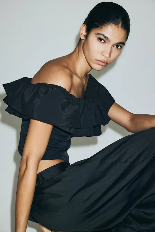 blouses H&M Ladies Off-The-Shoulder Ruffle-Trimmed Top H&M $39.99