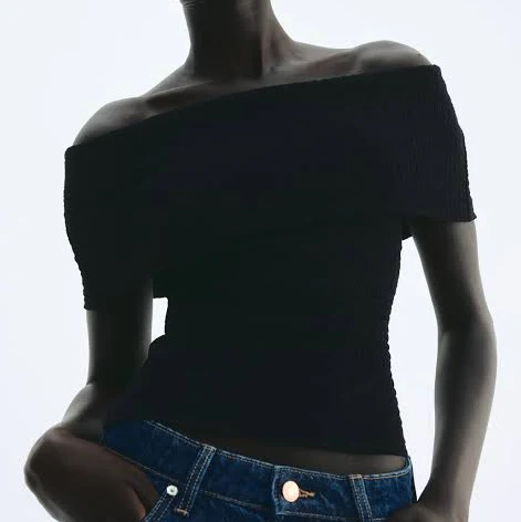 off-shoulder top H&M Ladies Off-The-Shoulder Top H&M $14.99