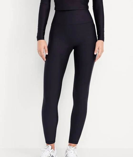 yoga outfits Old Navy Women's Extra-High Waisted Powersoft 7/8 Pocket Leggings Old Navy $19.99